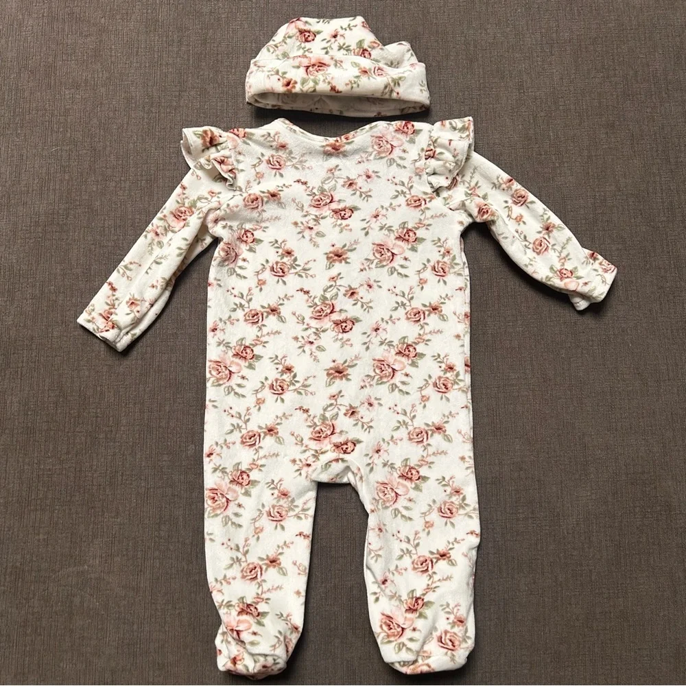 Kyle& Deena soft floral footie with matching hat size 0-3 months